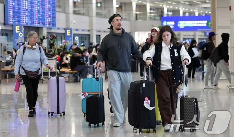 仁川国際空港で入国する外国人観光客＝2026年3月19日(c)news1