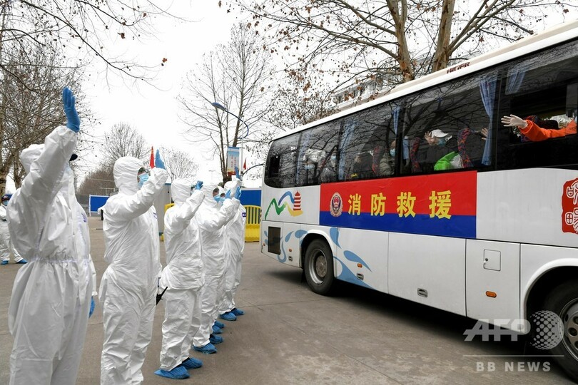 退院患者が14日の隔離観察を終え帰宅 武漢の職業訓練校 中国