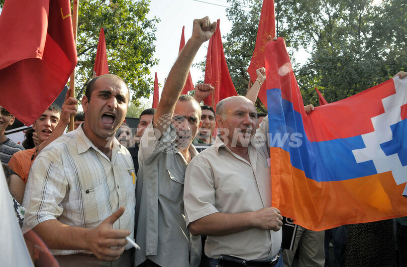 トルコ大統領がアルメニアを初訪問、関係改善に「政治的意思」