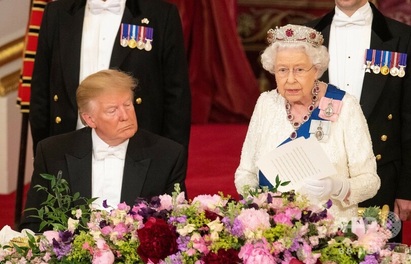 エリザベス女王は「偉大な、偉大な女性」 訪英のトランプ氏、晩さん会で称賛