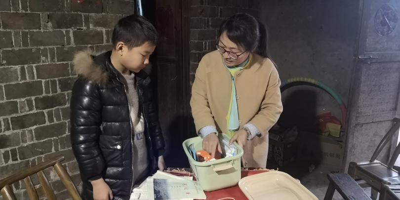 中国民政部、苦境の子ども40万人余り支援 新型コロナ流行中