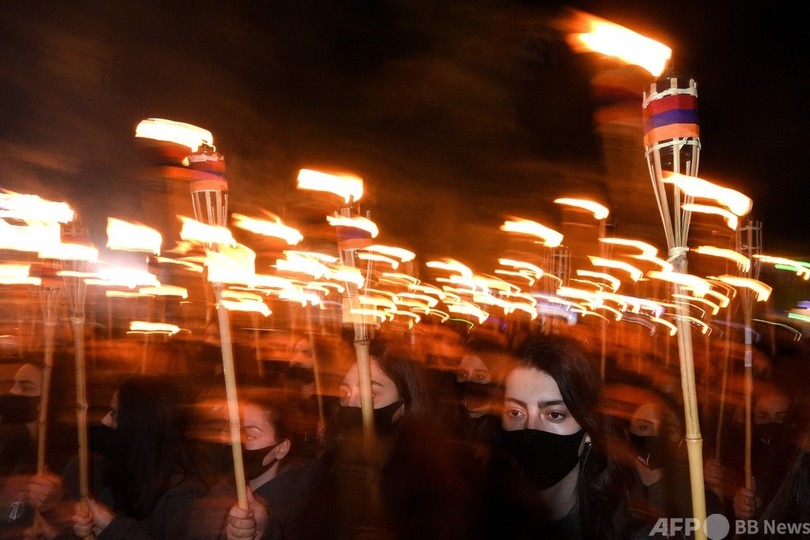 アルメニア虐殺から106年、たいまつ掲げ市民ら首都行進