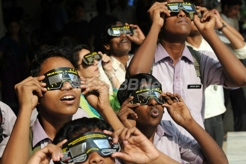 太陽の光がリング状に見える「金環日食」、アフリカやアジアで観測