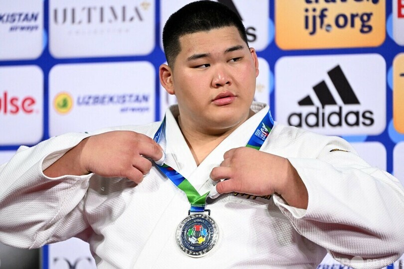 斉藤が男子100キロ超級で銀、冨田は女子78キロ超級銅 世界柔道