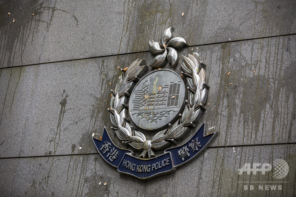 香港警察、手製爆発物工場を摘発と発表 現場には独立派のビラも 香港警察、手製爆発物工場を摘発と発表 現場には独立派のビラも