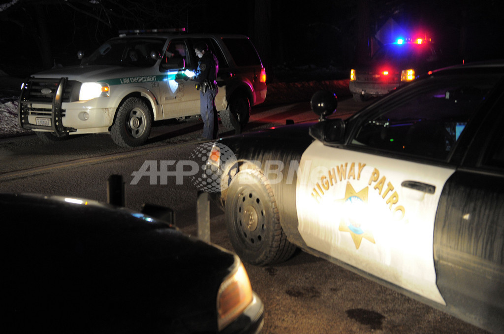 銃撃戦があった山小屋の焼け跡から遺体、殺人容疑の元警官か 写真2枚 国際ニュース:AFPBB News