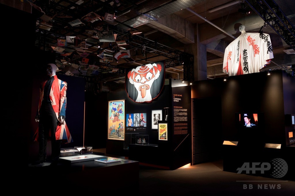 「デヴィッド・ボウイ・イズ」プレミアム・トークショー開催