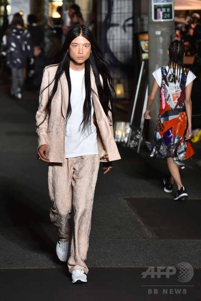 フランス発「コシェ」、原宿の路上でショー開催