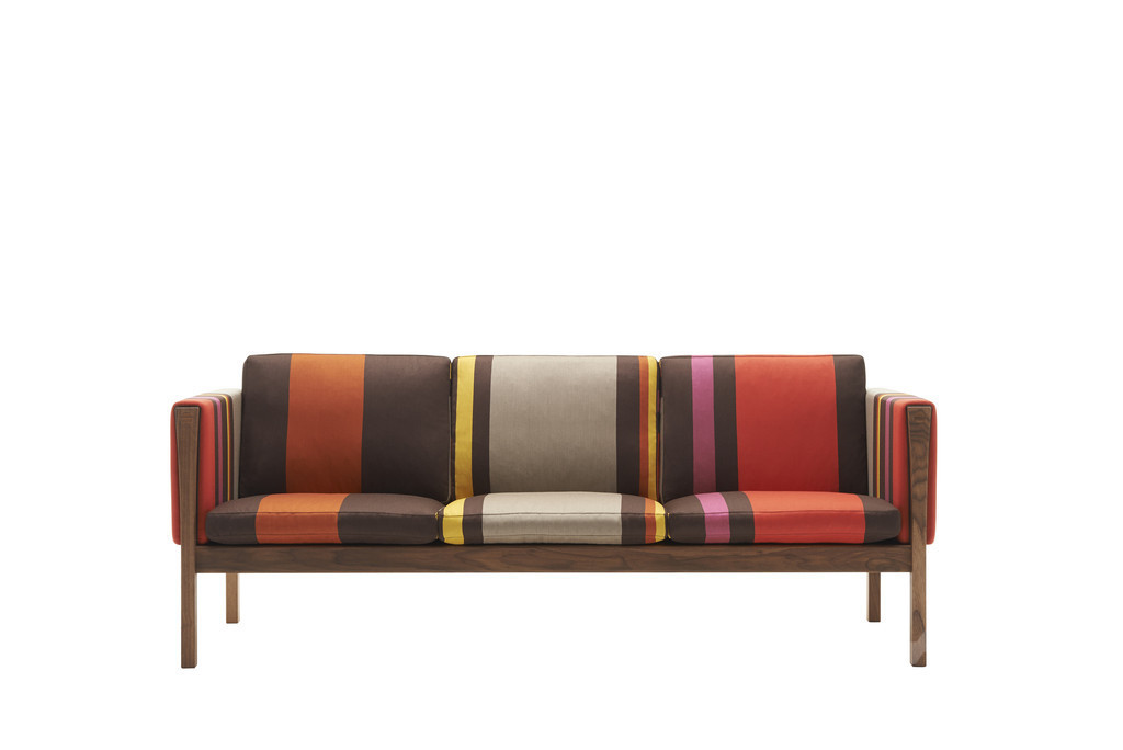 「ポール・スミス」デザイン、コラボ家具をチェック