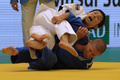 第31回世界柔道選手権（World Judo Championships 2013）、男子60キロ級。試合に臨む高藤直寿（Naohisa Takato、上、2013年8月26日撮影）。(c)AFP/YASUYOSHI CHIBA