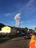 チリ南部プエルトバラスから撮影した、噴煙を上げるカルブコ火山（2015年4月22日撮影）。AFP/GIORDANA SCHMIDT