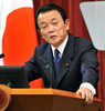 首相官邸で記者会見に臨む麻生太郎（Taro Aso）首相（2009年4月10日撮影）。(c)AFP/Toru YAMANAKA