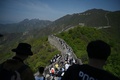 中国の「万里の長城」を訪れる人々（2023年5月1日撮影、資料写真）。(c)GREG BAKER / AFP