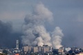 イスラエル軍に爆撃されるパレスチナ自治区ガザ地区ラファ（2024年1月29日撮影）。(c)AFP