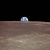 アポロ11号（Apollo XI）のミッションで撮影された、月の地平線から昇る地球（2004年10月4日提供）。(c)AFP/NASA
