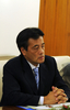 アフガニスタン・カブール（Kabul）の外務省で同国のランジン・ダドファル・スパンタ（Rangin Dadfar Spanta）外相（フレーム外）と会談する岡田克也（Katsuya Okada）外相(2009年10月11日撮影)。(c)AFP/Massoud HOSSAINI