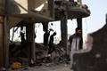 イスラエル軍の爆撃を受けたパレスチナ自治区ガザ地区南部ラファの建物（2024年5月3日撮影）。(c)AFP