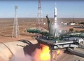 カザフスタン・バイコヌール基地から打ち上げられたロシアの宇宙船ソユーズ。ロスコスモス提供（2021年10月5日撮影・公開）。(c)AFP PHOTO / Russian space agency Roscosmos