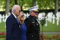 仏北部ベローのエーヌマルヌ米国人墓地を訪れたジョー・バイデン米大統領と妻のジル氏（2024年6月9日撮影）。(c)SAUL LOEB / AFP
