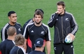 16日にハミルトン（Hamilton）で行われる2011年ラグビーW杯ニュージーランド大会（Rugby World Cup 2011）1次リーグA組第2戦で日本代表と対戦するニュージーランド代表（オールブラックス）が15日、最終調整を行った。

練習に姿を見せ、爪を噛むリッチー・マッコウ（Richie McCaw、2011年9月15日撮影）。(c)AFP/WILLIAM WEST
