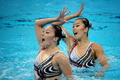 シンクロナイズドスイミング、デュエット・フリールーティン（FR）決勝に臨む原田早穂／鈴木絵美子組。（2008年8月20日撮影）(c)AFP/MARTIN BUREAU
