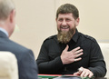 ロシアのウラジーミル・プーチン大統領（左）と会談するチェチェン共和国のラムザン・カディロフ首長。モスクワ郊外で（2019年8月31日撮影）。(c)Alexey NIKOLSKY / Sputnik / AFP