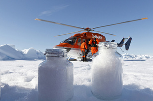 北極圏の雪からマイクロプラスチック、広範な大気汚染に警鐘 研究