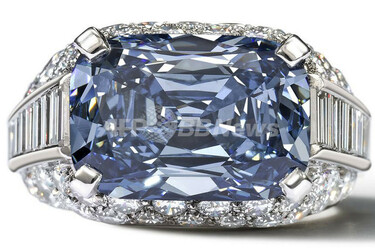 希少なブルーダイヤ、9億円超で落札 1カラット当たり史上最高額 写真1