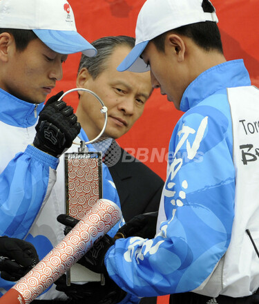 冒頭から混乱の長野聖火リレー、出発式では火種が消える 写真2枚 国際