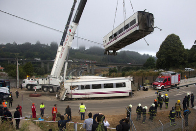 スペイン列車事故、「車両に異常なし」と国鉄