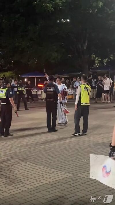 韓国・統一地方選の開票所封鎖デモ、深夜に30代男性が自傷騒ぎ