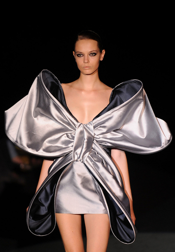 ＜09年春夏パサレラ・シベレス＞アマヤ・ アルズアーガら、新作を発表