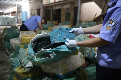 廃棄電子基板の密輸入を取り締まり 広西・南寧税関