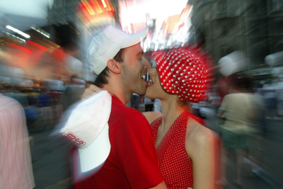 ハンガリーが同時キスの世界記録樹立