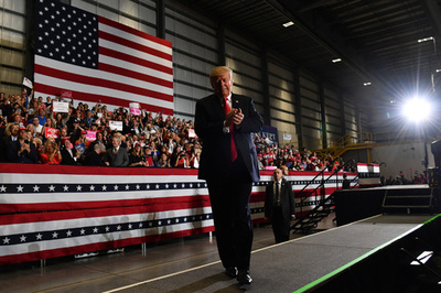 米中間選挙目前、共和・民主両陣営が最後の訴え