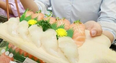 ヒラメ20皿・サーモン10皿まとめて注文すると「もう来ないでください」…韓国・回転寿司店で“出入り禁止”を告げられた家族