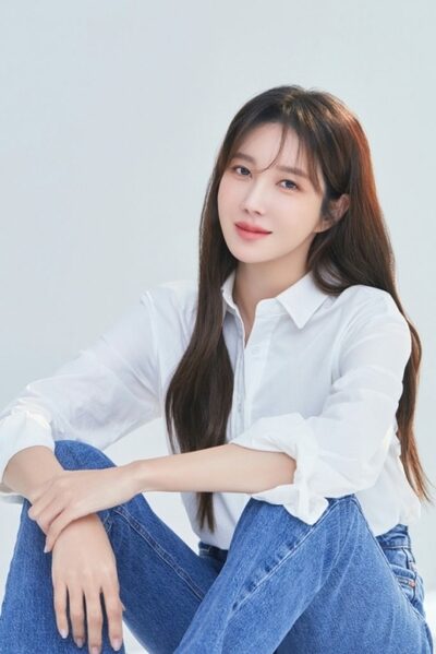 イ・ジア、恵まれない子供たちにIT機器支援