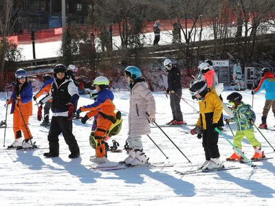 中国で氷雪観光・レジャーを楽しむ人数が延べ3億6000万人に達する見通し