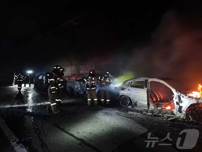 韓国の高速道路トンネルで4台追突、車両火災…16人全員が自力避難