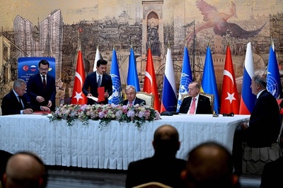 ウクライナとロシア、穀物輸出の合意文書に署名