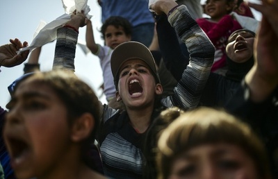 【AFP記者コラム】ギリシャとマケドニアの国境で正気を失う難民たち