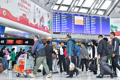 宅配便は「反内巻き」で値上げ　航空業界は過当競争続く