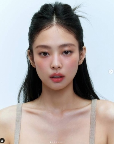 BLACKPINKジェニー、やせた？…広告写真が話題