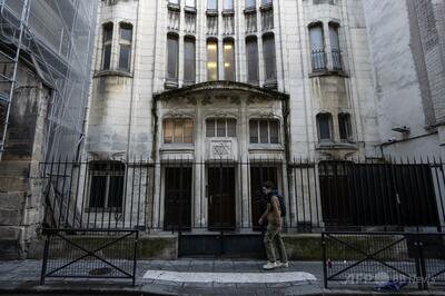 19歳のロシア人男がユダヤ教会堂前でナチス式敬礼、フランスから永久追放