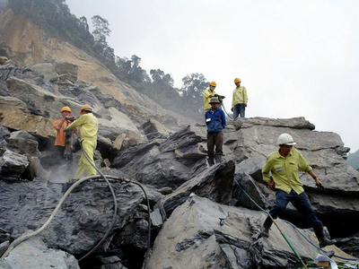 ベトナムの発電所工事現場で岩盤崩落、18人死亡