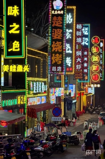 賛否両論渦巻く 中国の湖南省岳陽市で「バーベキュー大学」設立