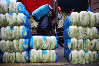 寒波やコロナ禍が中国の野菜価格に影響 政府は「供給量は十分」と強調
