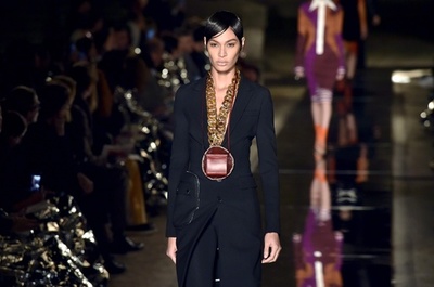 「ジバンシィ」17年春夏