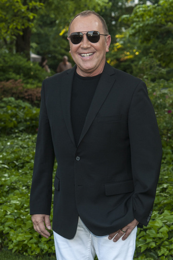 マイケル・コース、ファッション工科大学クチュール協会賞を受賞