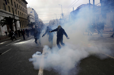 ギリシャ、労組が48時間のゼネスト 緊縮策に抗議